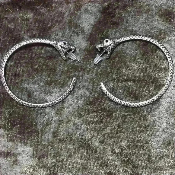 Ouroboros snake earrings. - Picture 1 of 1